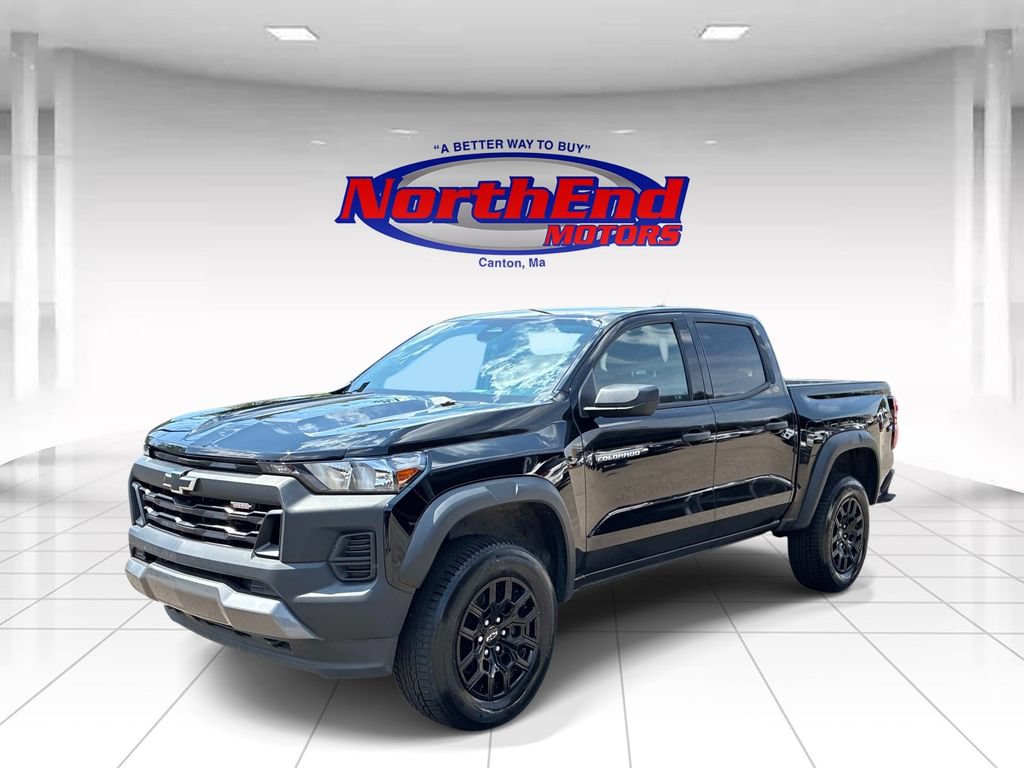 Used 2024 Chevrolet Colorado Trail Boss w/ Advanced Trailering Package AWD/4WD image 3