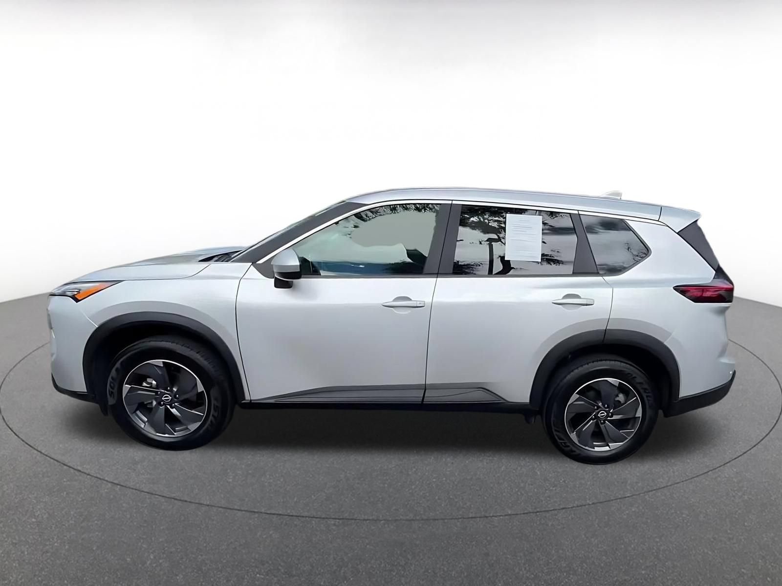 Used 2025 Nissan Rogue SV FWD image 9