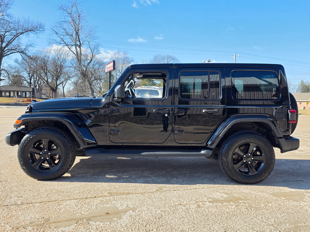 Used 2022 Jeep Wrangler Unlimited Sahara image 6