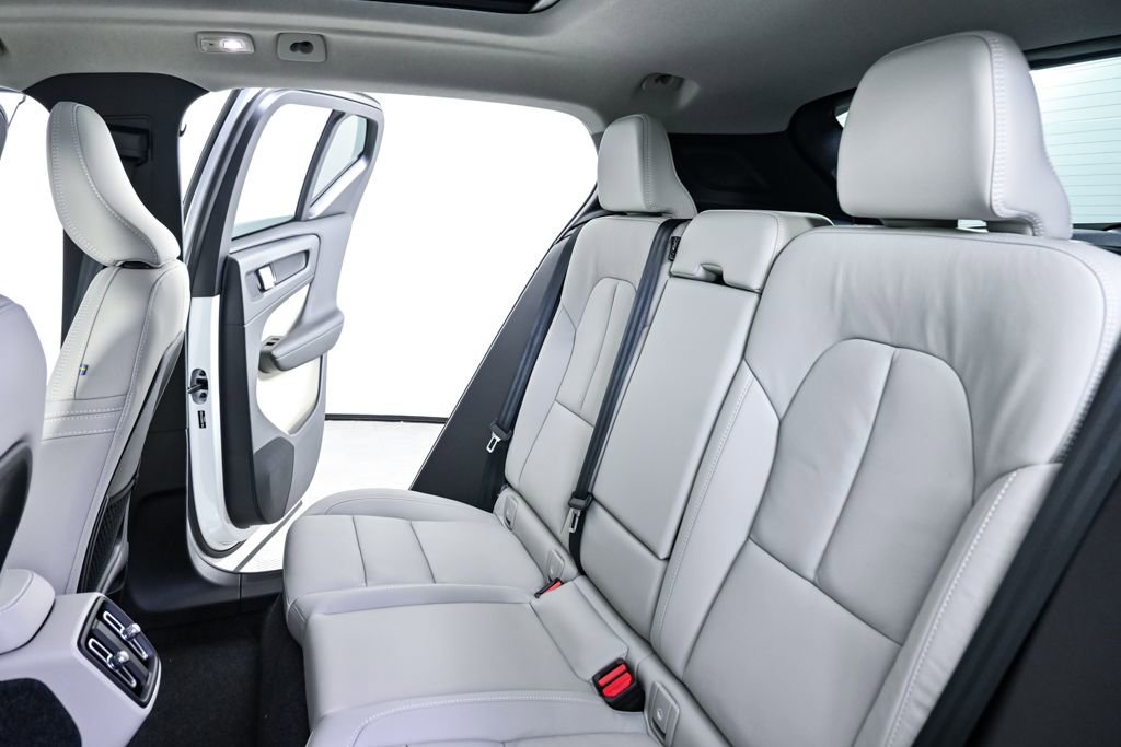 New 2026 Volvo XC40 B5 Plus w/ Protection Package Premier image 20