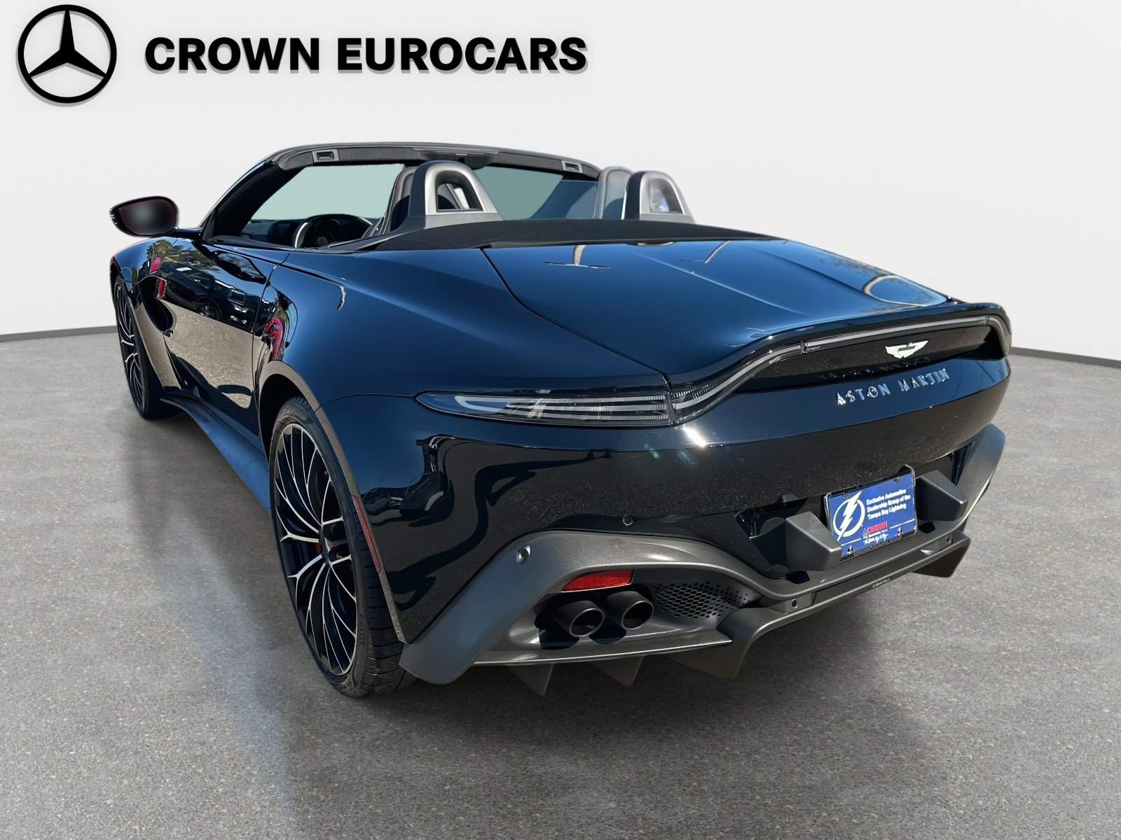 Used 2023 Aston Martin V8 Vantage Roadster image 8