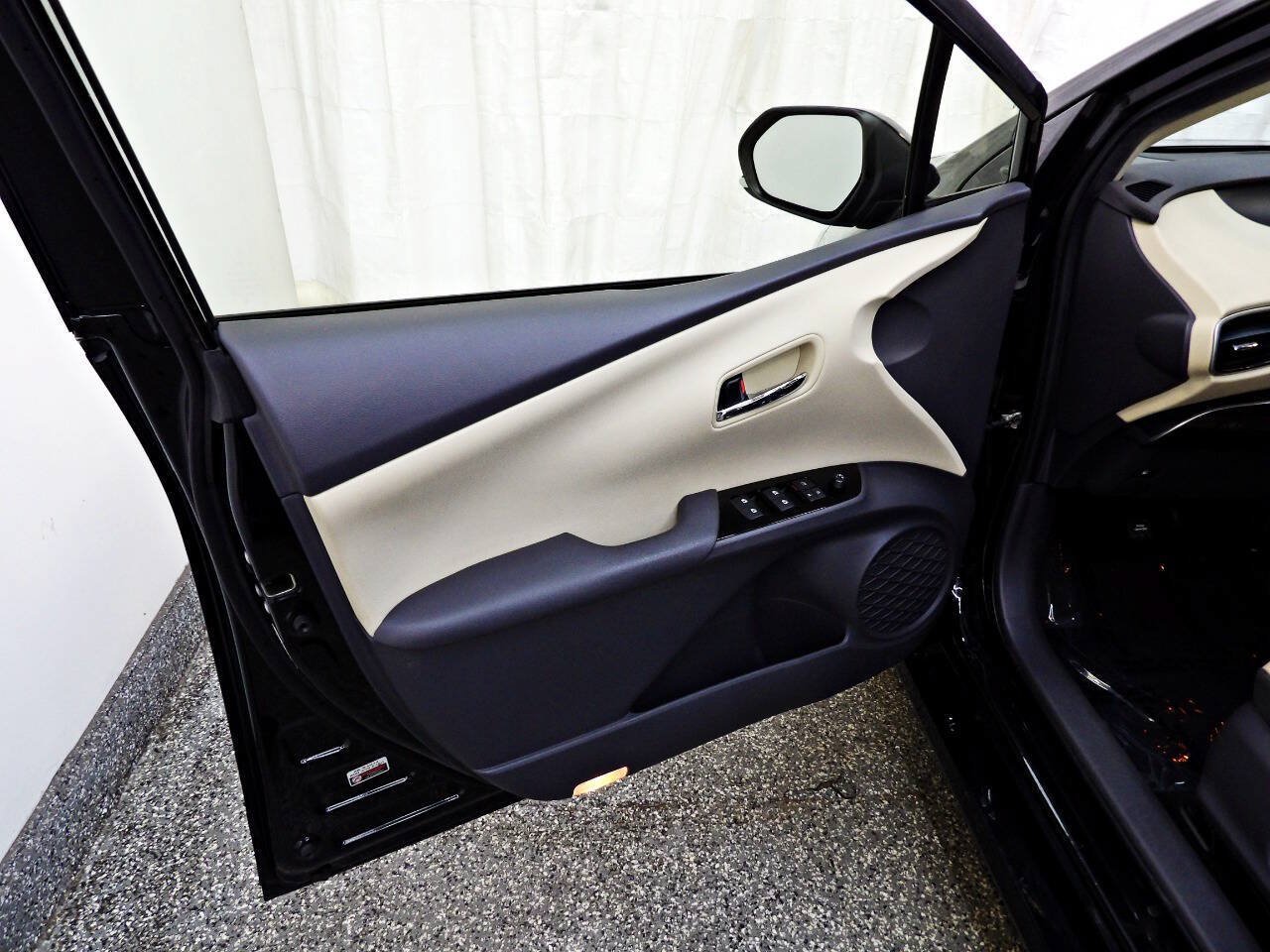 Used 2016 Toyota Prius Three w/ Protection Package FWD image 17