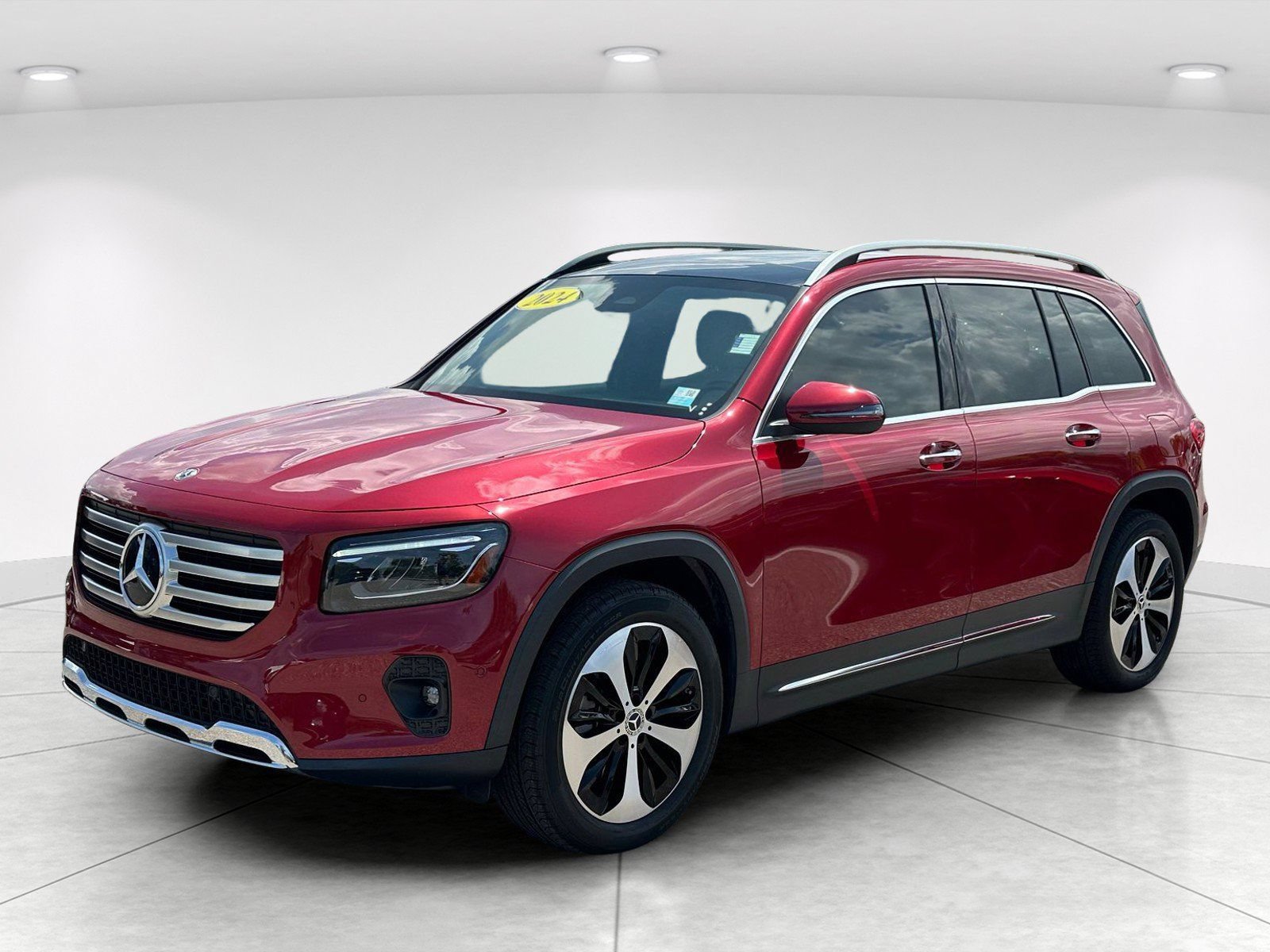 Used 2024 Mercedes-Benz GLB 250 image 3