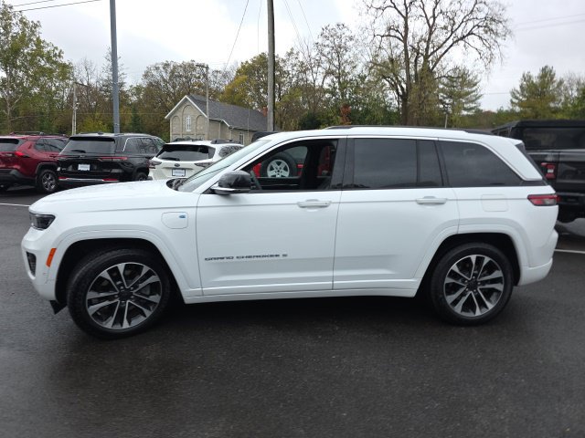 Used 2023 Jeep Grand Cherokee Overland w/ Luxury Tech Group IV AWD/4WD image 26