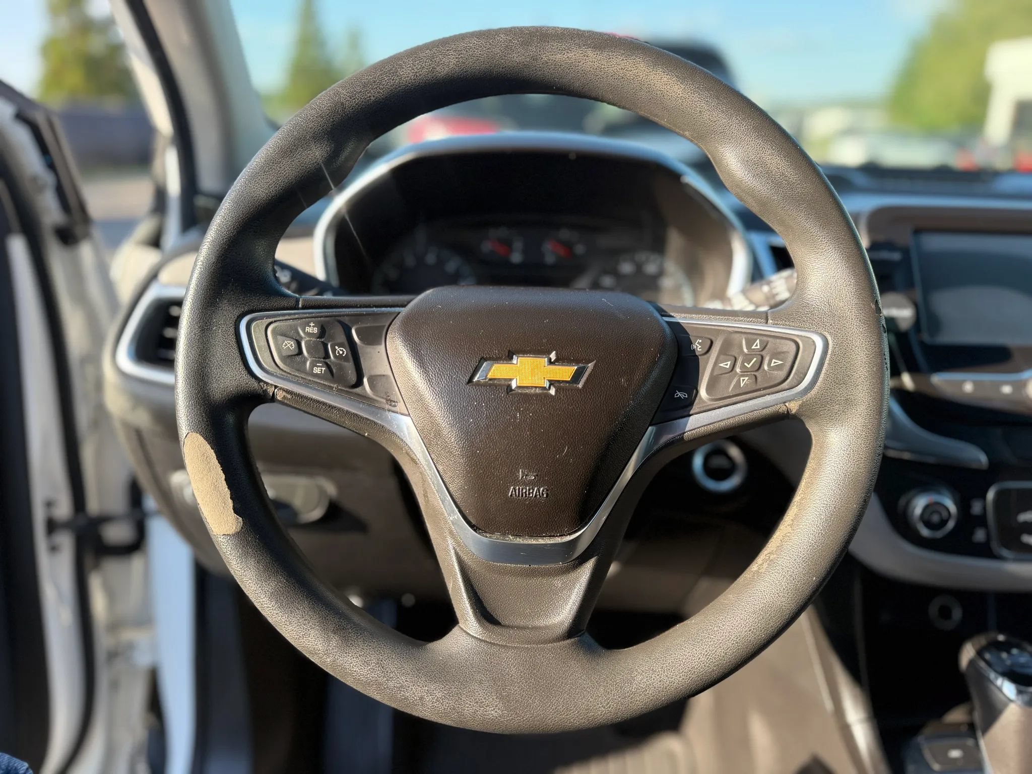 Used 2018 Chevrolet Equinox LT w/ LPO, Cargo Package AWD/4WD image 24