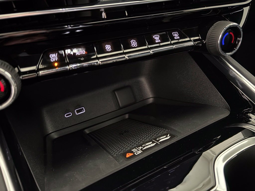 New 2027 Chevrolet Traverse LT FWD image 11