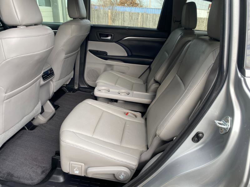 Used 2018 Toyota Highlander Limited Platinum image 15