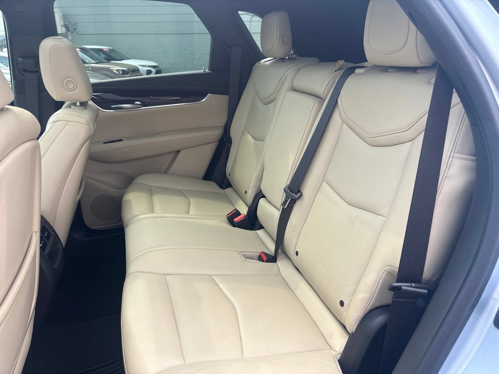Used 2017 Cadillac XT5 Luxury w/ Driver Awareness Package AWD/4WD image 14