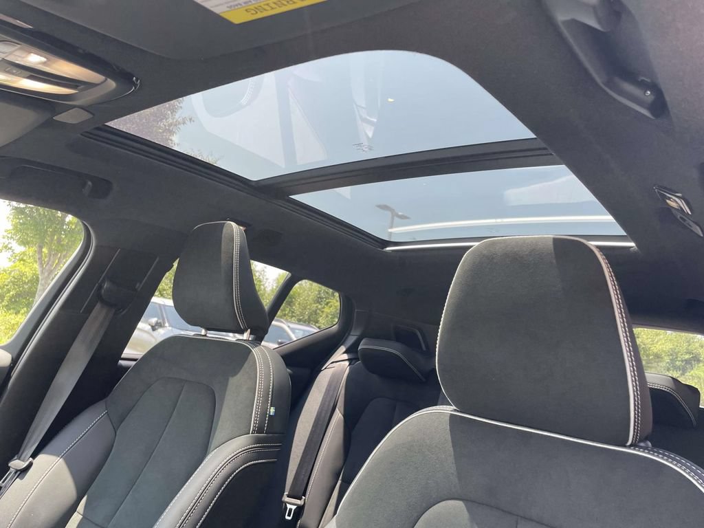 Used 2023 Volvo XC40 Recharge Ultimate AWD/4WD image 9