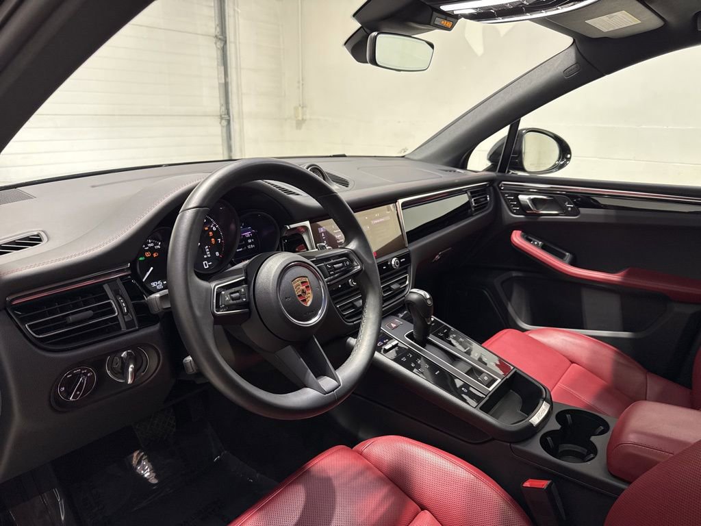 Used 2025 Porsche Macan Turbo image 11