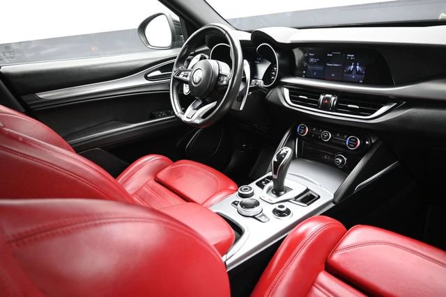 Used 2023 Alfa Romeo Stelvio Veloce AWD/4WD image 13