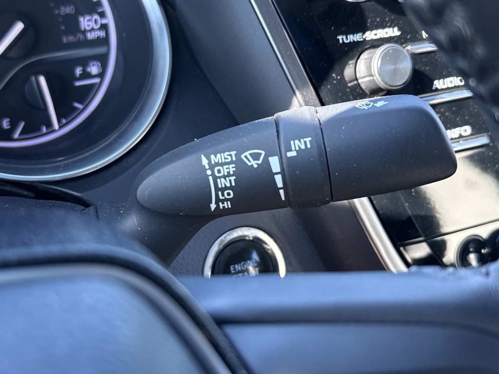 Used 2018 Toyota Camry XLE FWD image 21
