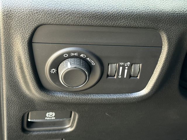 Used 2025 Jeep Grand Cherokee L Laredo w/ Luxury Tech Group I AWD/4WD image 24