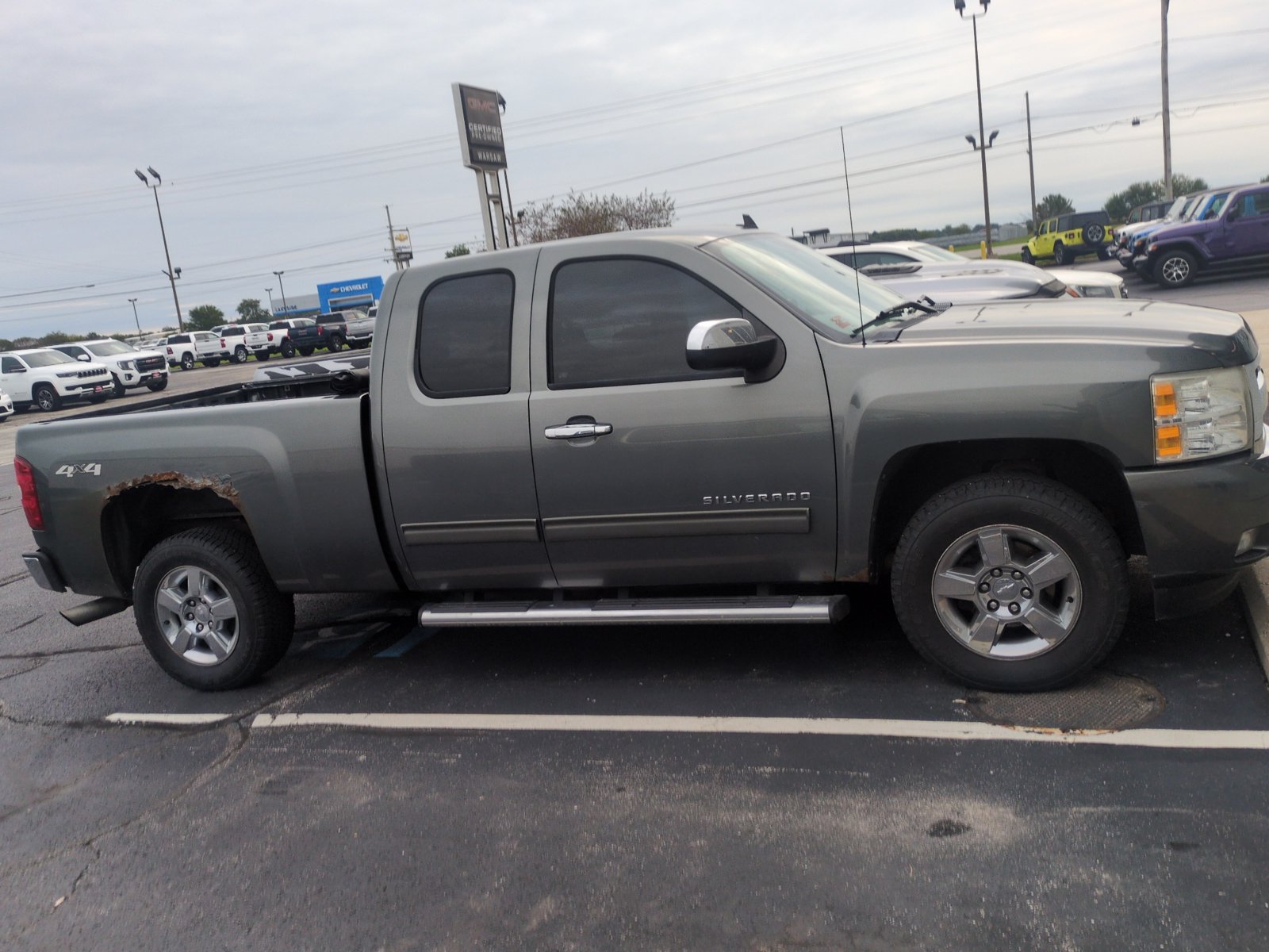 Used 2011 Chevrolet Silverado 1500 LT w/ All-Star Edition AWD/4WD image 4