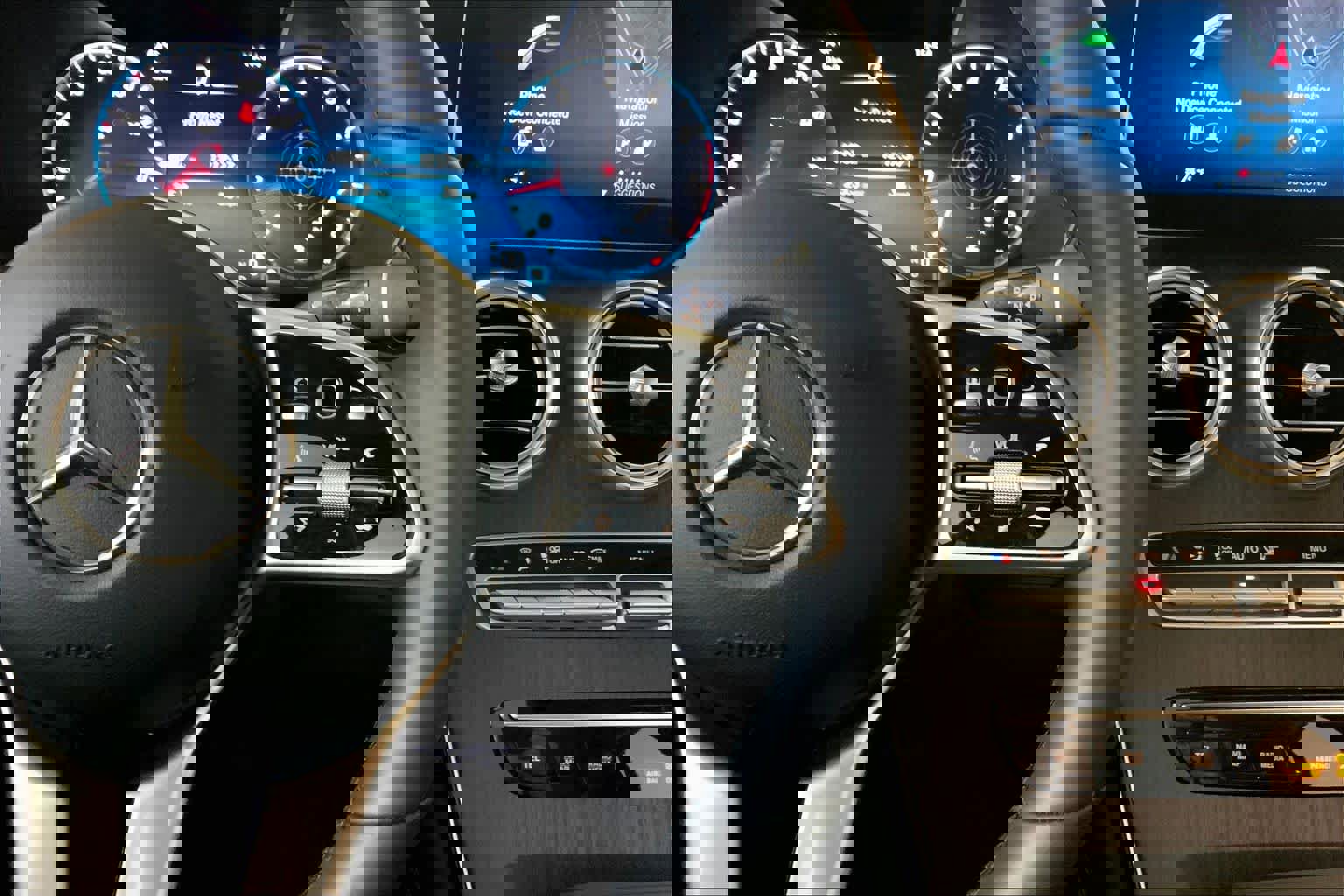 Used 2021 Mercedes-Benz GLC 300 4MATIC image 25