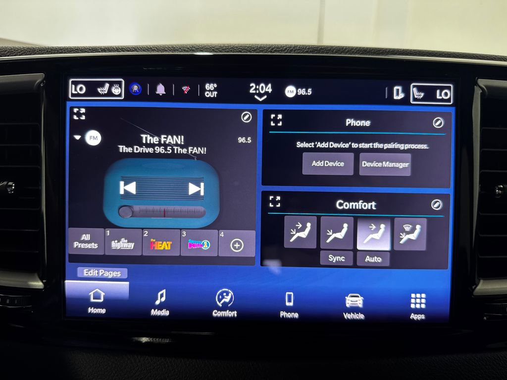 Used 2025 Chrysler Pacifica Select FWD image 3