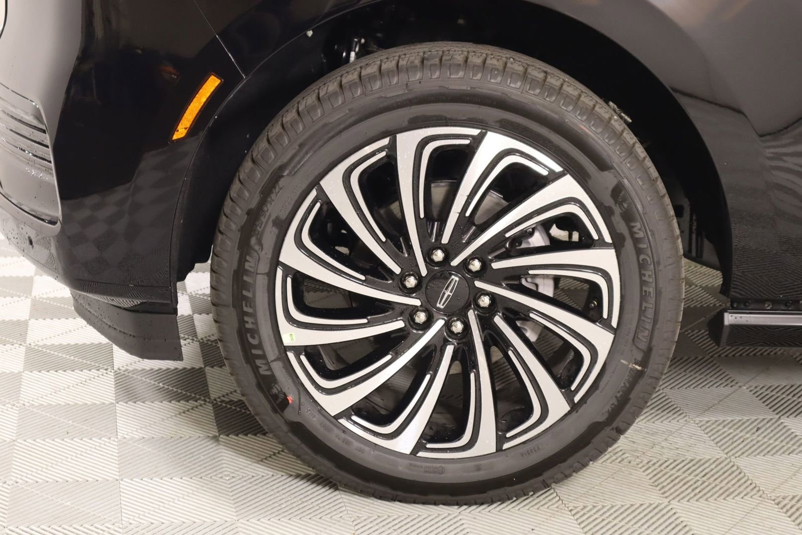 New 2026 Lincoln Navigator L Black Label AWD/4WD image 19
