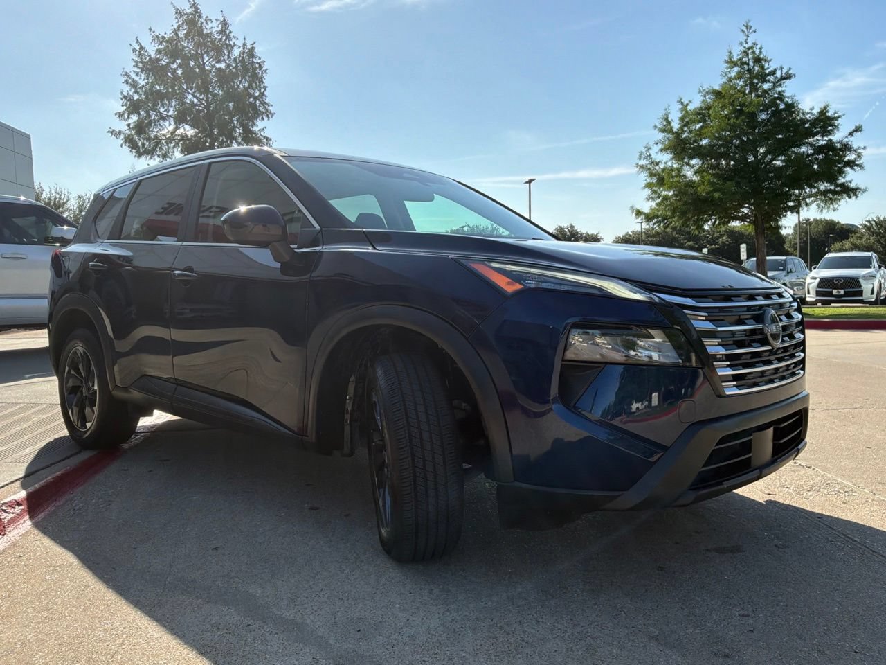 Used 2025 Nissan Rogue SV FWD image 4