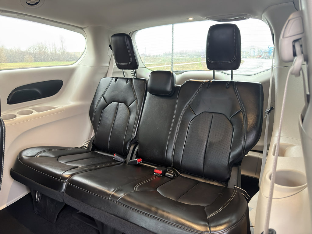 Used 2024 Chrysler Pacifica Touring-L image 35