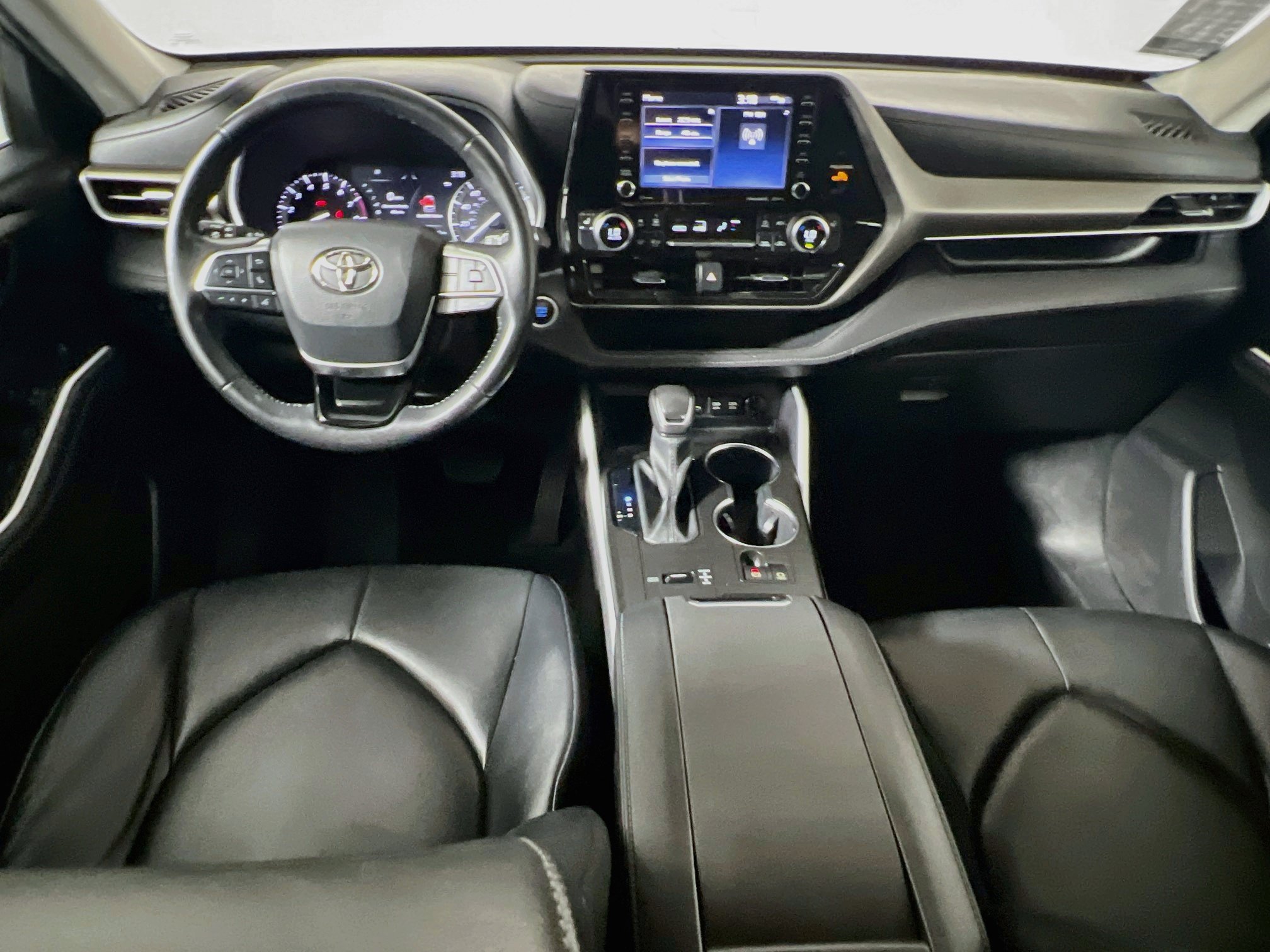 Used 2021 Toyota Highlander XLE FWD image 29