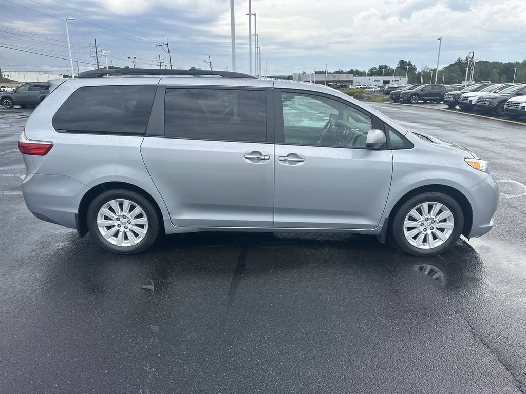Used 2015 Toyota Sienna XLE Premium AWD/4WD image 9