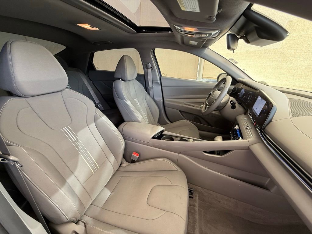 Used 2024 Hyundai Elantra SEL w/ Convenience Package FWD image 16