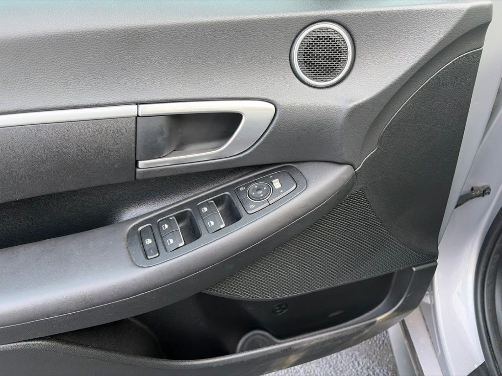 Used 2023 Hyundai Sonata SE FWD image 11