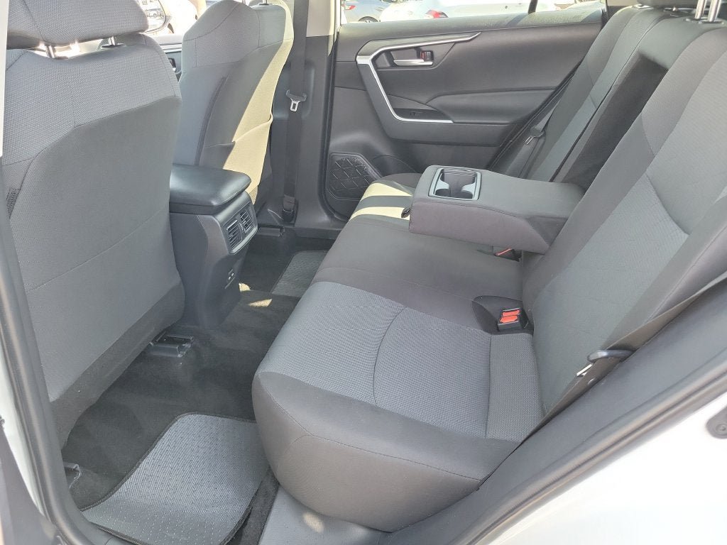 Used 2025 Toyota RAV4 XLE AWD/4WD image 13