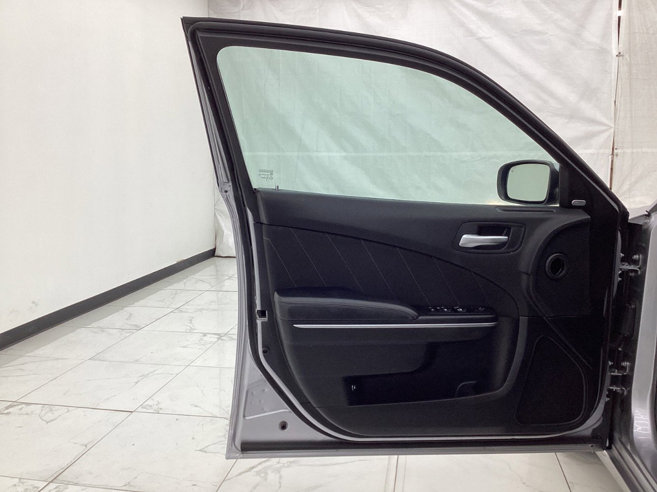 Used 2015 Dodge Charger SXT RWD image 18