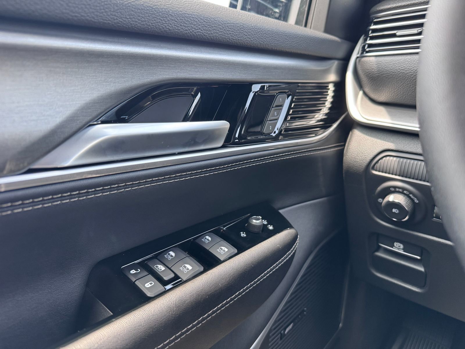 New 2025 Jeep Wagoneer Series II image 12