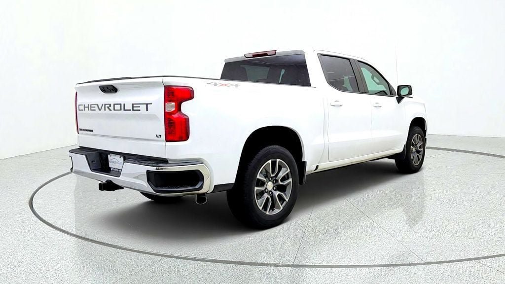 Used 2022 Chevrolet Silverado 1500 LT AWD/4WD image 5