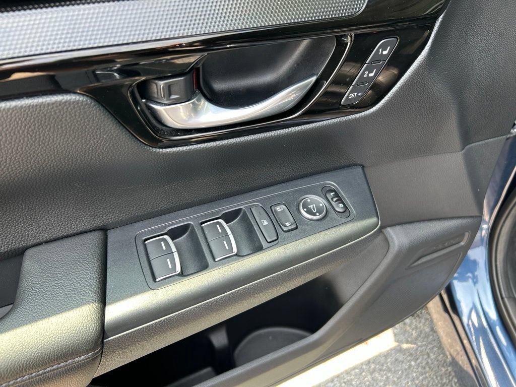 Used 2025 Honda CR-V EX-L image 12