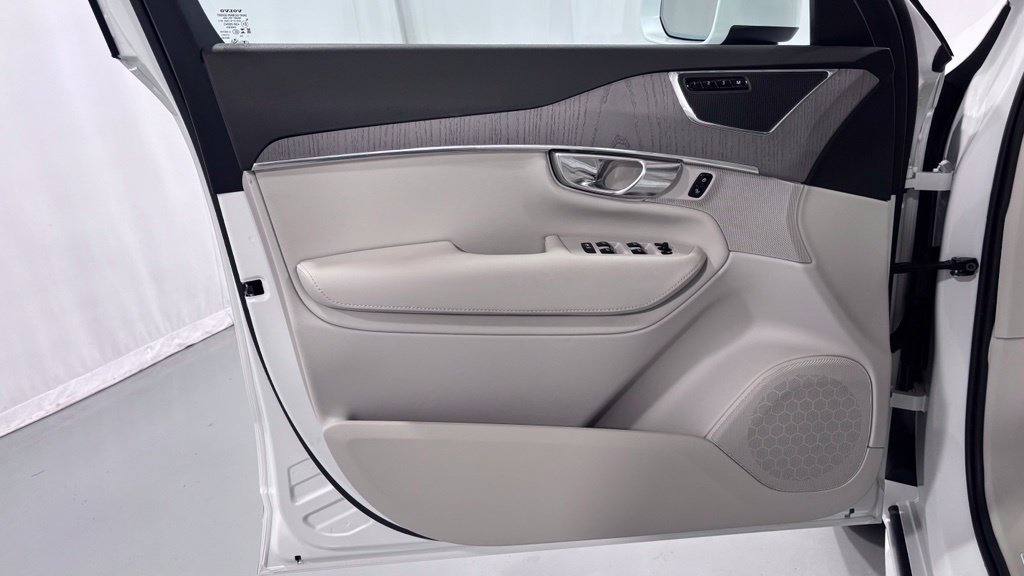 Certified 2025 Volvo XC90 T8 Plus w/ Protection Package Premier AWD/4WD image 16