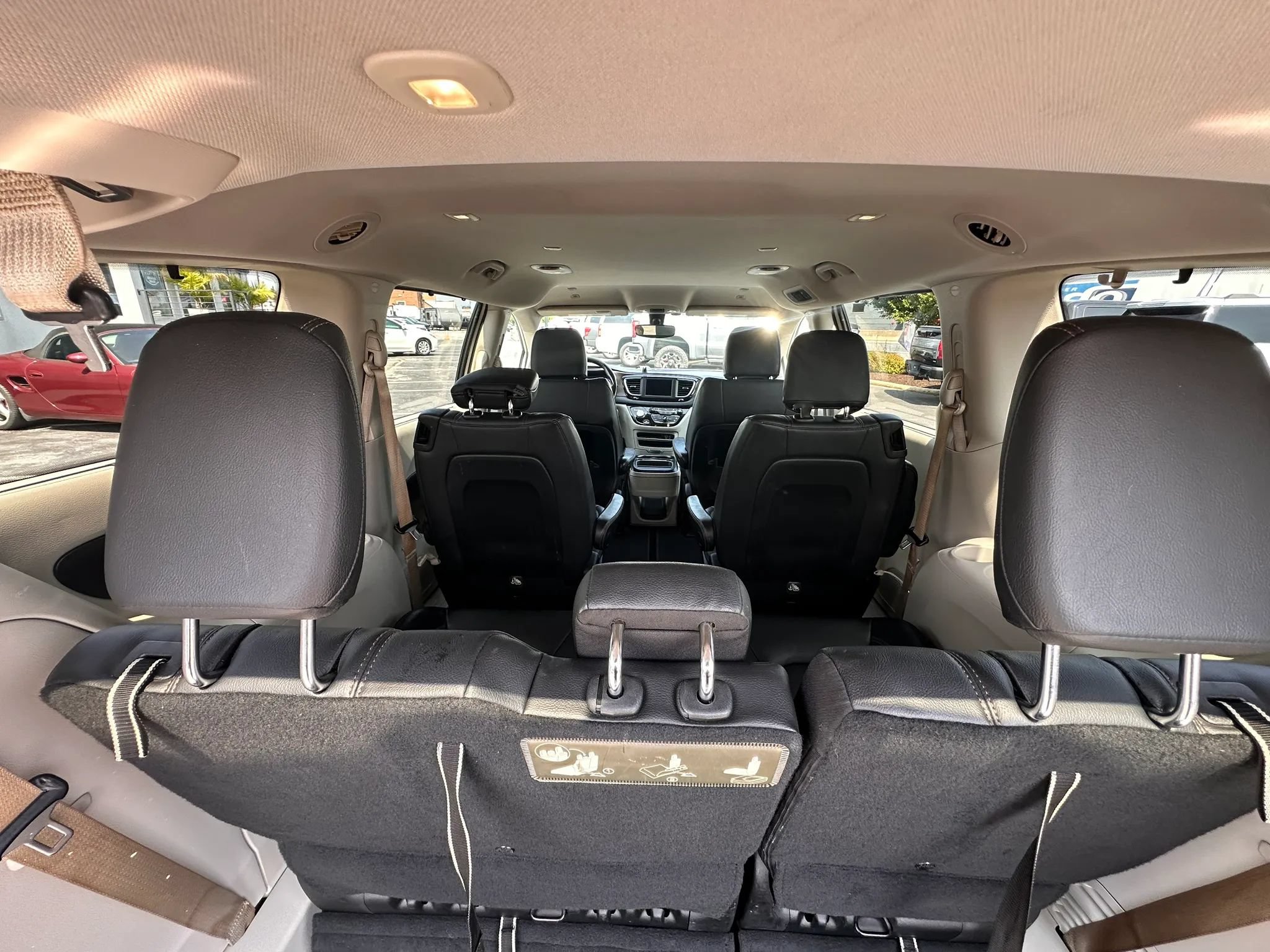 Used 2019 Chrysler Pacifica Touring-L FWD image 8