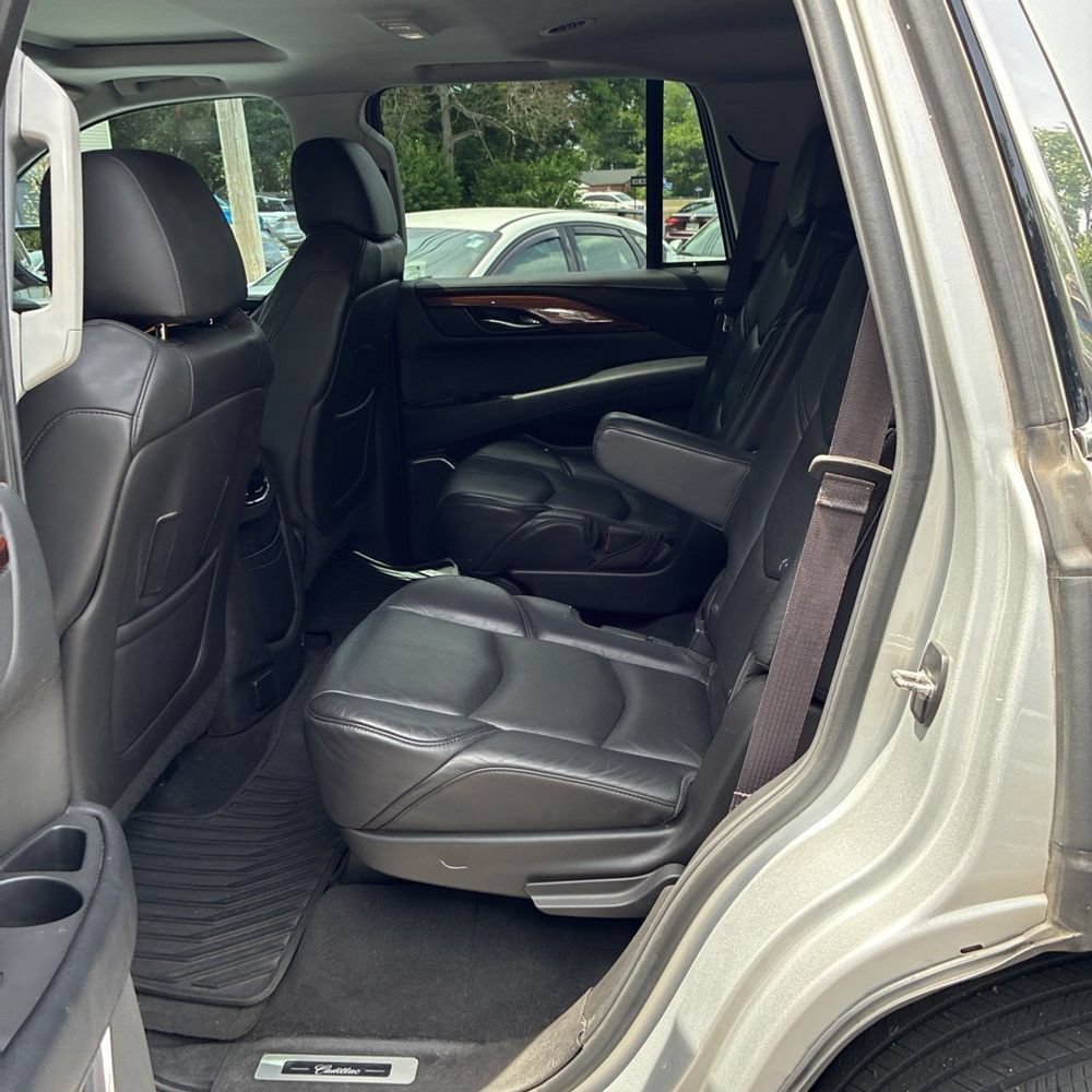 Used 2015 Cadillac Escalade Luxury AWD/4WD image 13