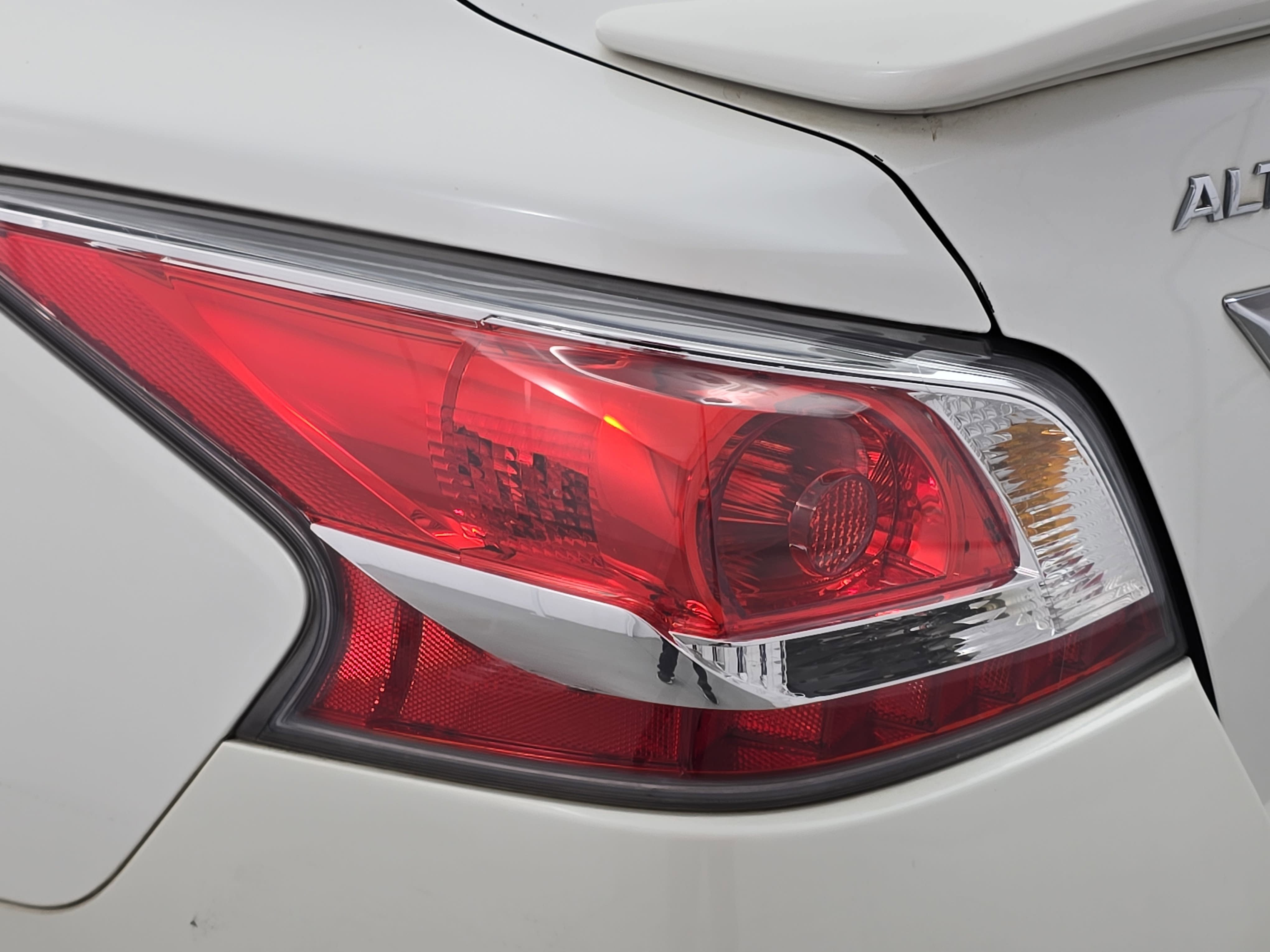 Used 2014 Nissan Altima 2.5 S w/ Sport Value Package FWD image 32