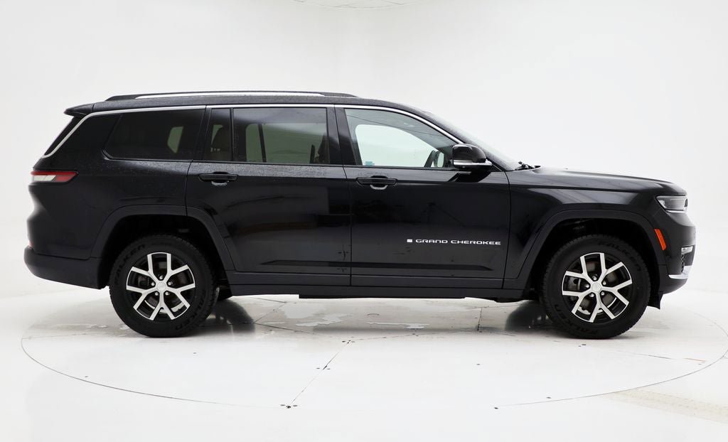 Used 2023 Jeep Grand Cherokee L Limited w/ Luxury Tech Group II AWD/4WD image 3