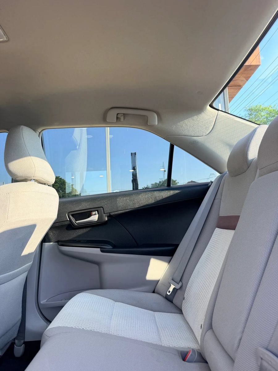 Used 2012 Toyota Camry LE FWD image 12