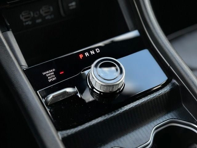 Used 2025 Jeep Grand Cherokee Limited AWD/4WD image 12