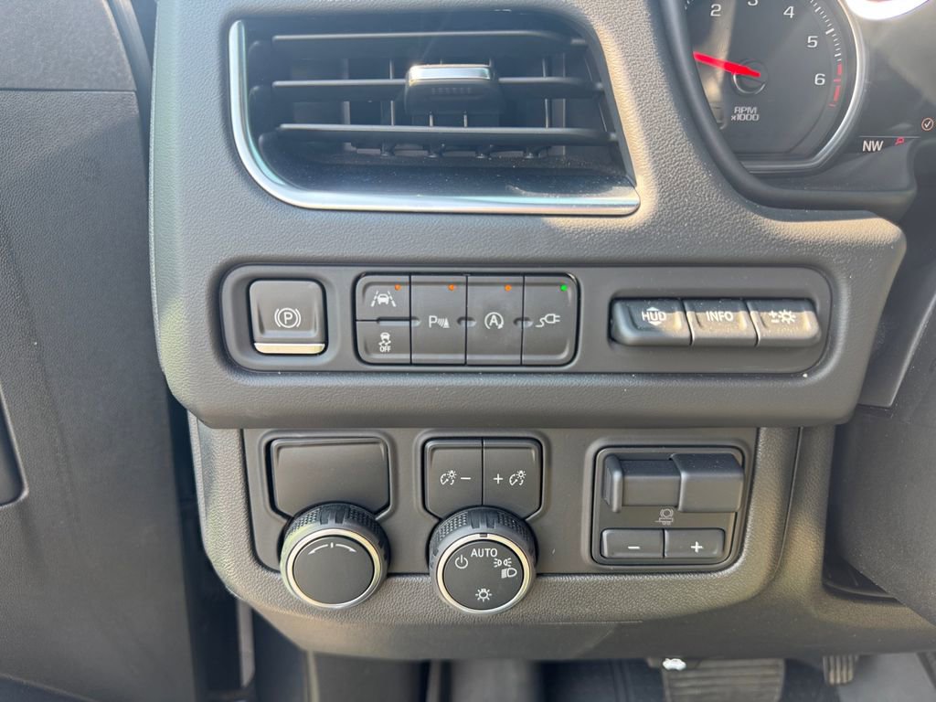 Used 2021 Chevrolet Suburban Premier w/ Premium Package image 21