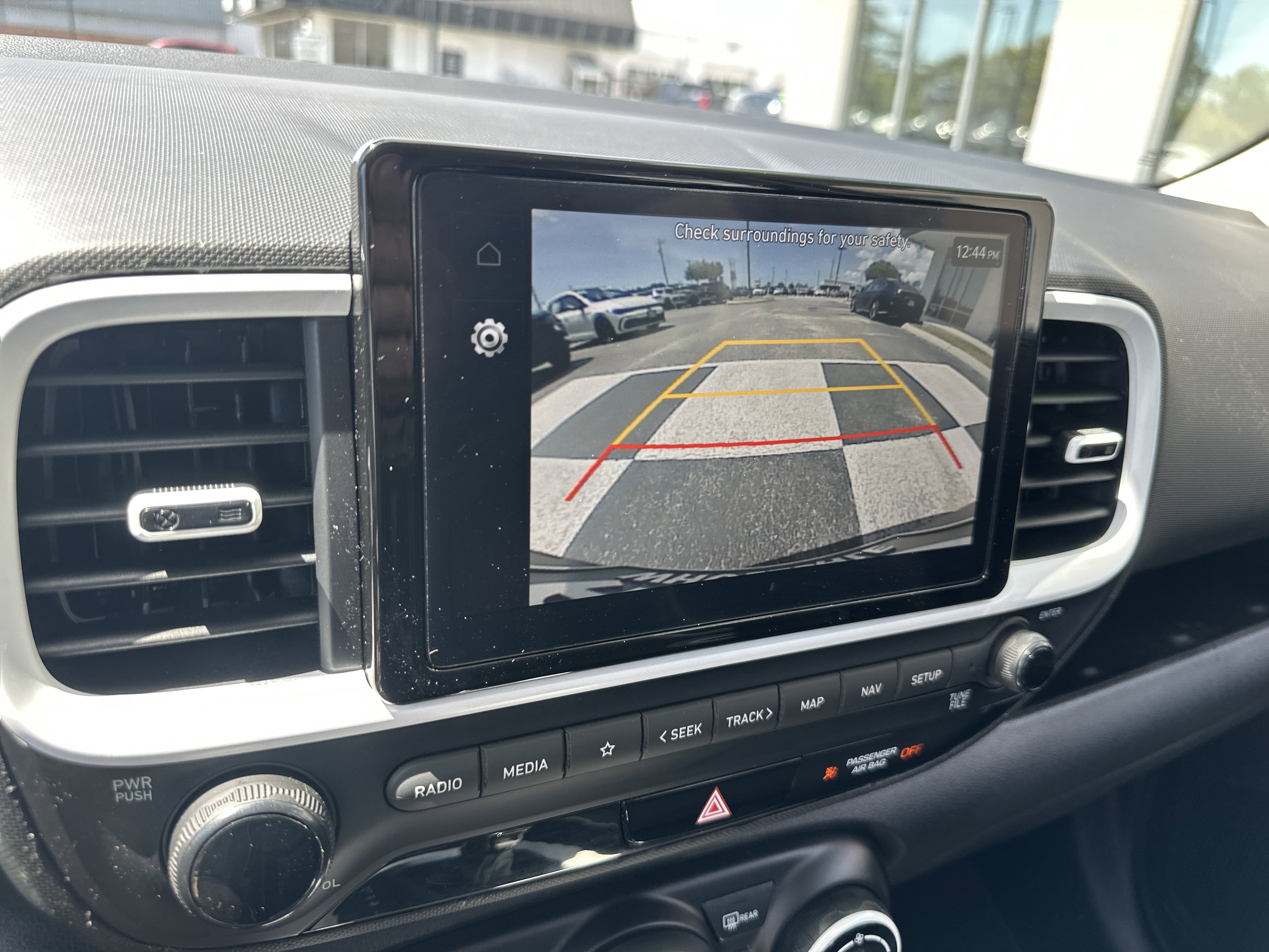 Used 2023 Hyundai Venue Limited image 11