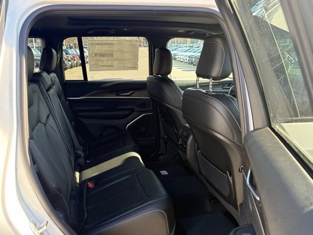 New 2026 Jeep Grand Cherokee Limited w/ Limited Altitude Package AWD/4WD image 32