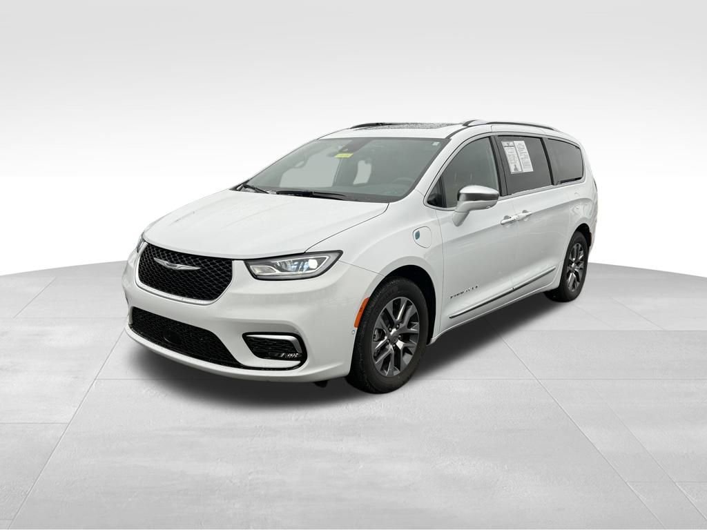 Used 2024 Chrysler Pacifica Pinnacle image 3