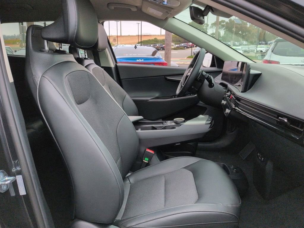 Certified 2025 Kia EV6 Light RWD image 29