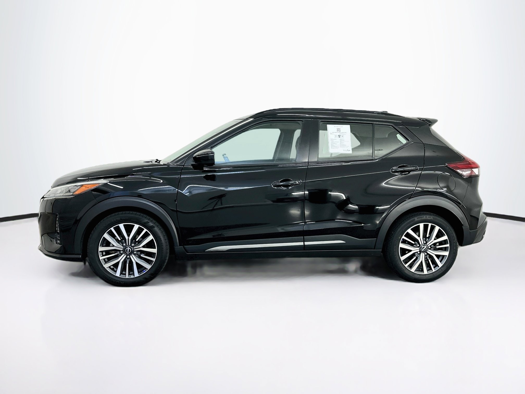 Used 2024 Nissan Kicks SR FWD image 4