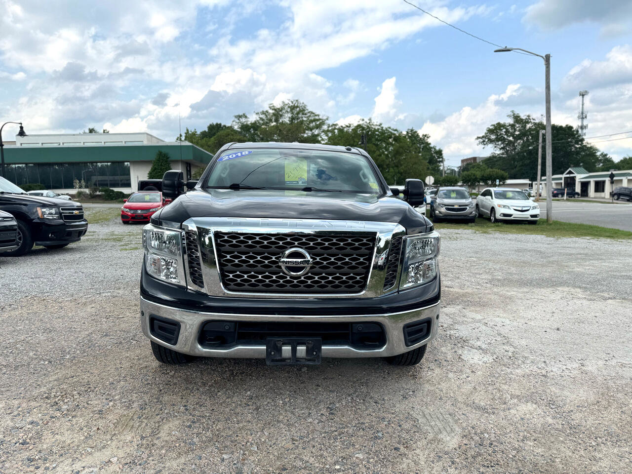 Used 2018 Nissan Titan SV w/ SV Convenience Package image 2
