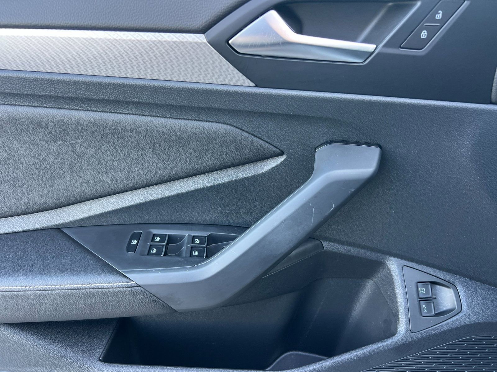 Used 2023 Volkswagen Jetta S image 11