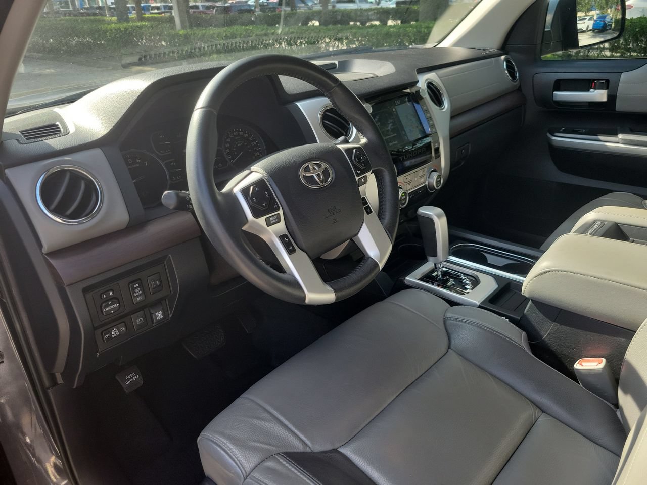 Used 2020 Toyota Tundra Limited w/ Limited Premium Package RWD image 14