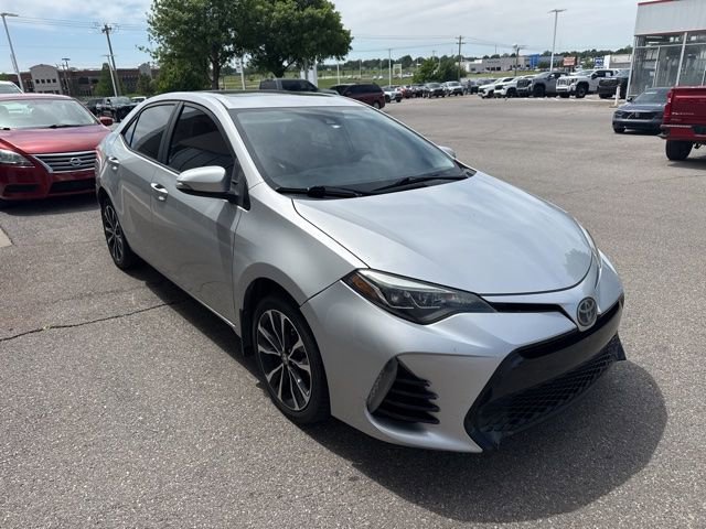 Used 2017 Toyota Corolla SE w/ SE Premium Package FWD image 2