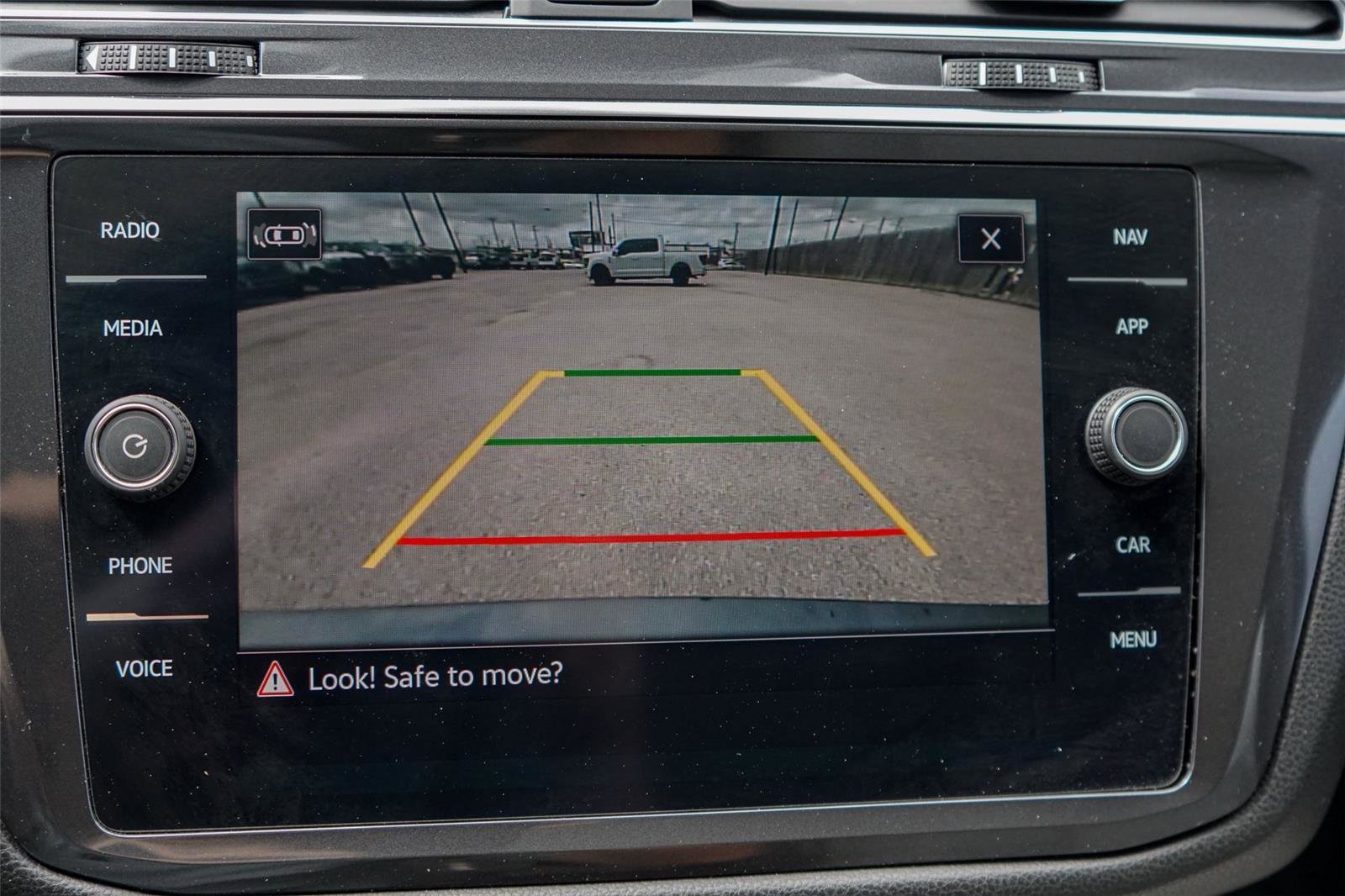 Used 2021 Volkswagen Tiguan SEL image 12